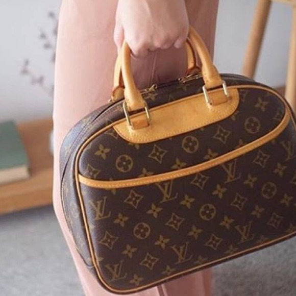 Louis Vuitton Handbags - 💎✨AUTHENTIC✨💎Louis Vuitton Hand Bag